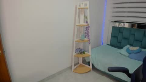 sara_red_x online show from 04.09.26