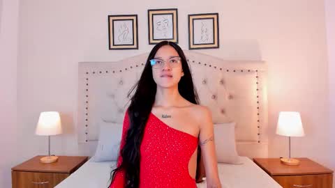 Snapshot of sara_secrets chatting on 01.08.26 SARA SANTACRUZ online show from 01.08.26