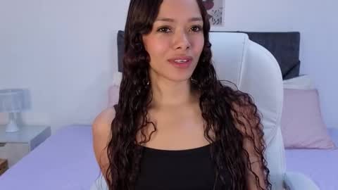 Snapshot of sara_sharma chatting on 10.16.25 sara online show from 10.16.25