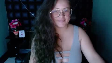 Snapshot of sara_thonson_ chatting on 12.27.24 sara_thonson_ online show from 12.27.24