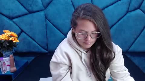 Snapshot of sara_thonson_ chatting on 01.25.25 sara_thonson_ online show from 01.25.25