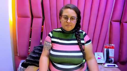 Snapshot of sara_thonson_ chatting on 06.26.26 sara_thonson_ online show from 06.26.26