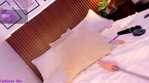 Snapshot of saraa_romero chatting on 12.05.25 sara online show from 12.05.25