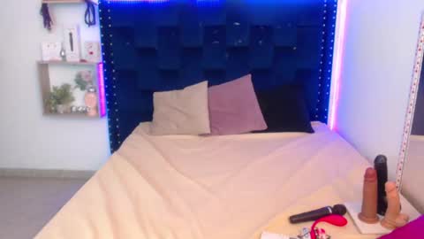 SARAHGIL online show from 02.02.25