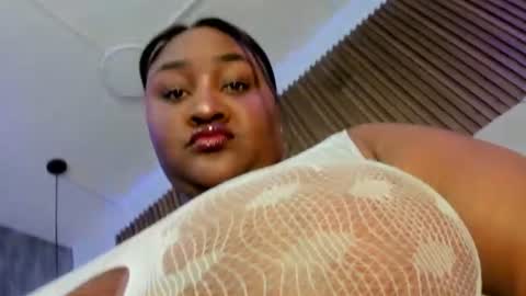 Snapshot of saraby_blandon chatting on 06.19.26 online show from 06.19.26