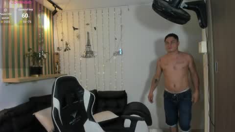 Snapshot of saraclub_jy chatting on 04.22.26 saraclub online show from 04.22.26