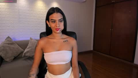 Snapshot of saracorraless chatting on 02.01.25 Sara Everyday From 1430 to 2130 Col Time online show from 02.01.25