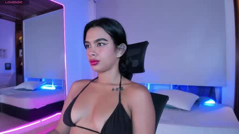 Snapshot of saracorraless chatting on 02.11.25 Sara Everyday From 1430 to 2130 Col Time online show from 02.11.25