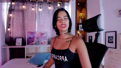 Snapshot of saracorraless chatting on 02.26.25 Sara Everyday From 1430 to 2130 Col Time online show from 02.26.25