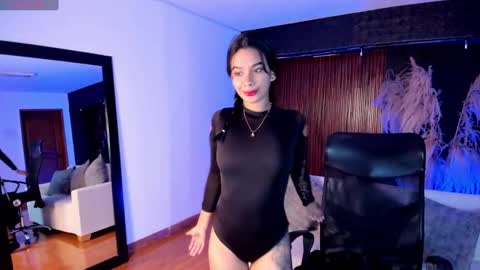 Snapshot of saracorraless chatting on 03.10.25 Sara Everyday From 1430 to 2130 Col Time online show from 03.10.25