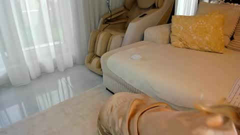 Snapshot of saradiamond01 chatting on 05.17.26 saradiamond01 online show from 05.17.26
