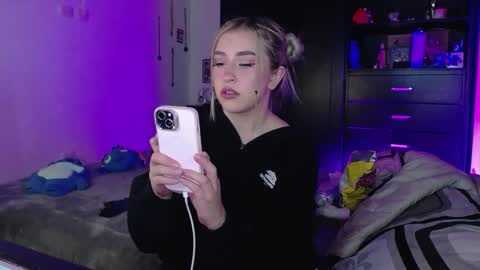 Snapshot of saradiazxxx chatting on 03.16.26 saradiazxxx online show from 03.16.26