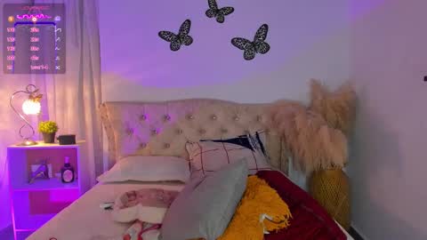 Snapshot of sarah_bali chatting on 11.22.25 Sarah Valkiria IG Sar lanister online show from 11.22.25