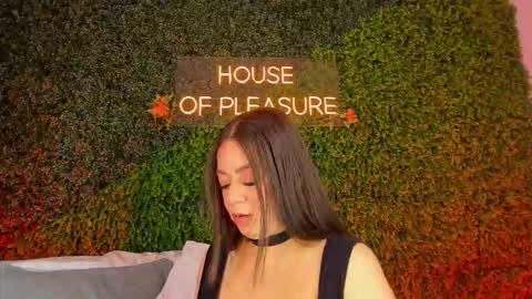 Snapshot of sarah_bonneth chatting on 03.03.26 Sarah Bonneth online show from 03.03.26