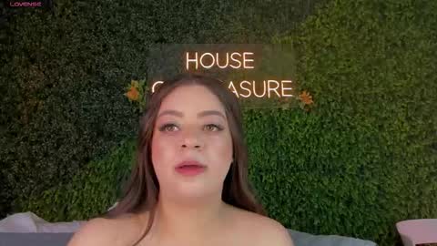 Snapshot of sarah_bonneth chatting on 03.18.26 Sarah Bonneth online show from 03.18.26