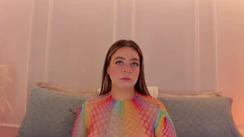 Snapshot of sarah_bonneth chatting on 06.12.26 Sarah Bonneth online show from 06.12.26