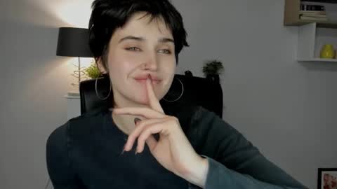 Snapshot of sarah_desire01 chatting on 05.14.26 Sarah online show from 05.14.26