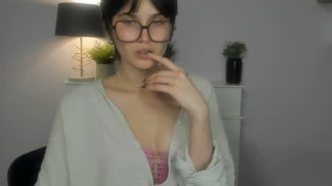 Snapshot of sarah_desire01 chatting on 05.20.26 Sarah online show from 05.20.26