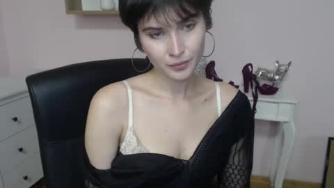 Snapshot of sarah_desire01 chatting on 06.11.26 Sarah online show from 06.11.26
