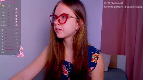 Snapshot of sarah_hs chatting on 07.08.26 Sarah online show from 07.08.26