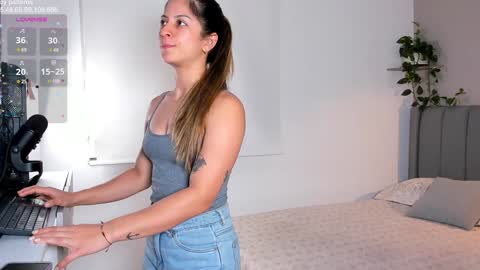 Snapshot of sarah_rayy chatting on 01.24.25 sarah_rayy online show from 01.24.25