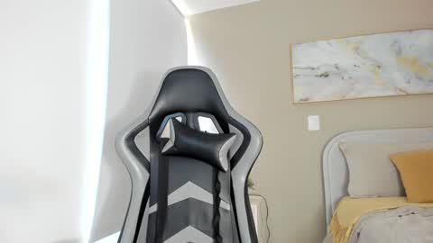 Snapshot of sarah_vegaa chatting on 01.04.25 sarahI miss you guys online show from 01.04.25