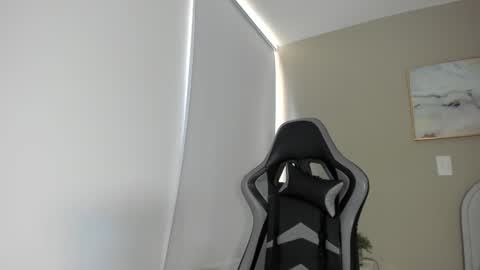 Snapshot of sarah_vegaa chatting on 01.21.25 sarahI miss you guys online show from 01.21.25