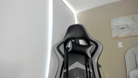 Snapshot of sarah_vegaa chatting on 01.22.25 sarahI miss you guys online show from 01.22.25