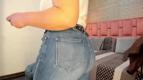 Sarah Deyvis online show from 02.27.25