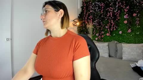 Sarah Deyvis online show from 01.08.26