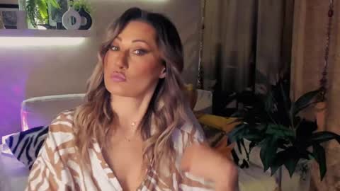 Divine Sarah NONUDE model online show from 05.08.26