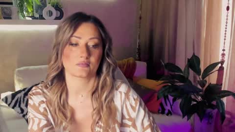 Divine Sarah NONUDE model online show from 05.09.26