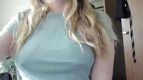 Snapshot of sarahmummy chatting on 03.18.26 Sarah online show from 03.18.26