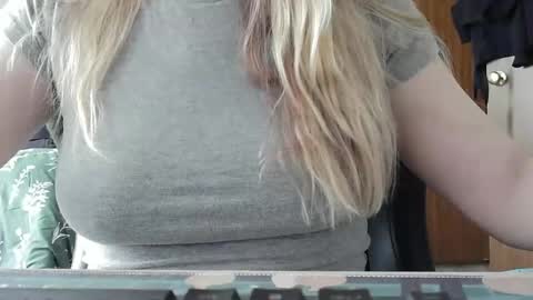 Snapshot of sarahmummy chatting on 03.23.26 Sarah online show from 03.23.26