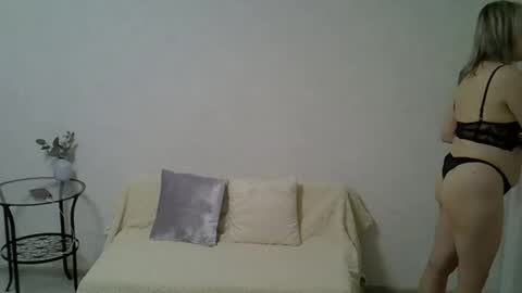 Snapshot of sarahphelps chatting on 12.17.25 sarahphelps online show from 12.17.25