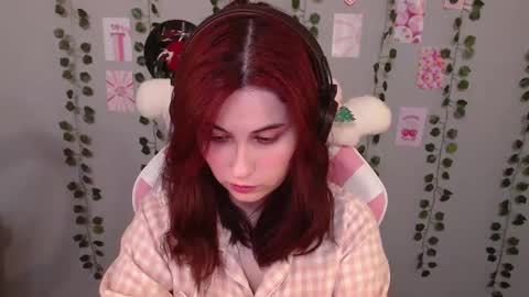 Snapshot of sarakinski chatting on 02.14.25 Sara online show from 02.14.25