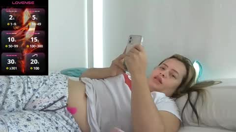 Snapshot of saramartinez100 chatting on 02.18.25 sara martinez online show from 02.18.25