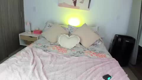 Sara Martinez online show from 06.10.26