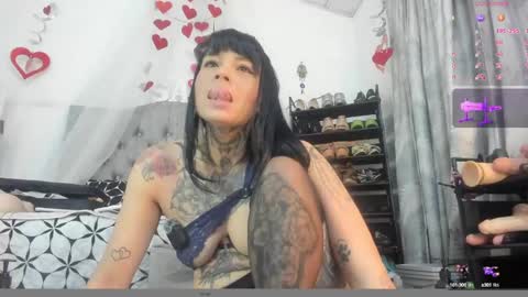 Snapshot of saramartins01 chatting on 02.12.25 jhoa online show from 02.12.25