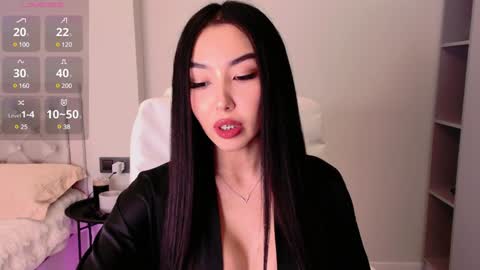 Mia online show from 12.17.24