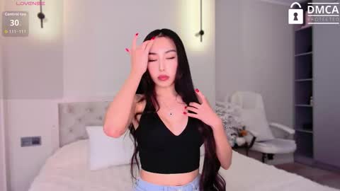 Mia online show from 09.25.25