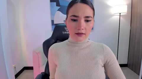 I am Sara  online show from 11.14.25