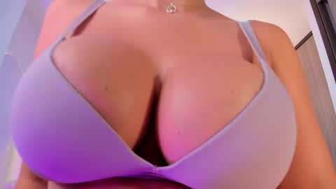 Snapshot of saraparkerx chatting on 07.30.26 I am Sara online show from 07.30.26