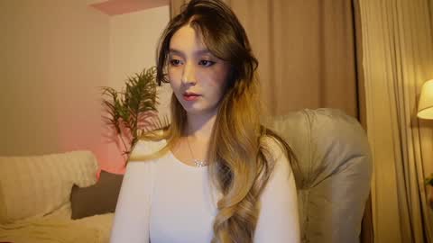 Snapshot of sarasuo chatting on 10.11.25 Shara online show from 10.11.25