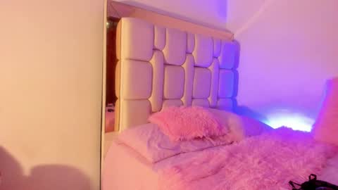 Snapshot of saratorresxx chatting on 01.09.25 Sara online show from 01.09.25