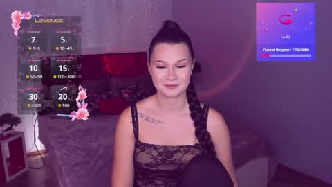 Snapshot of saravivid chatting on 07.27.26 SaraVivid online show from 07.27.26