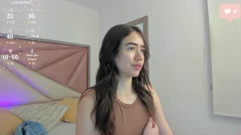 Snapshot of sarawagner_ chatting on 06.20.26 online show from 06.20.26