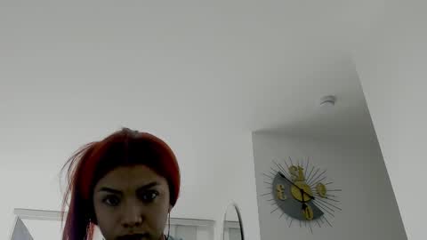 Saray  online show from 10.20.25