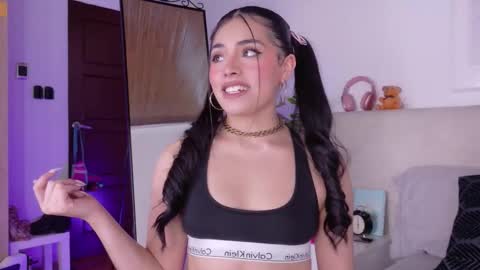 Snapshot of saritabratz chatting on 02.25.26 Sara online show from 02.25.26