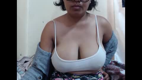 Snapshot of saronette chatting on 03.27.26 saronette online show from 03.27.26